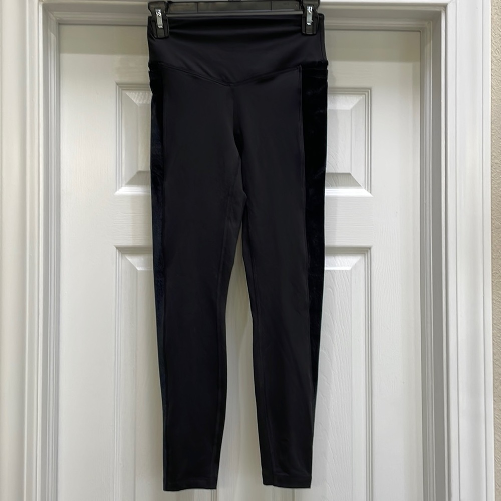 Pink Victoria’s Secret  Cozy Leggings Size XS